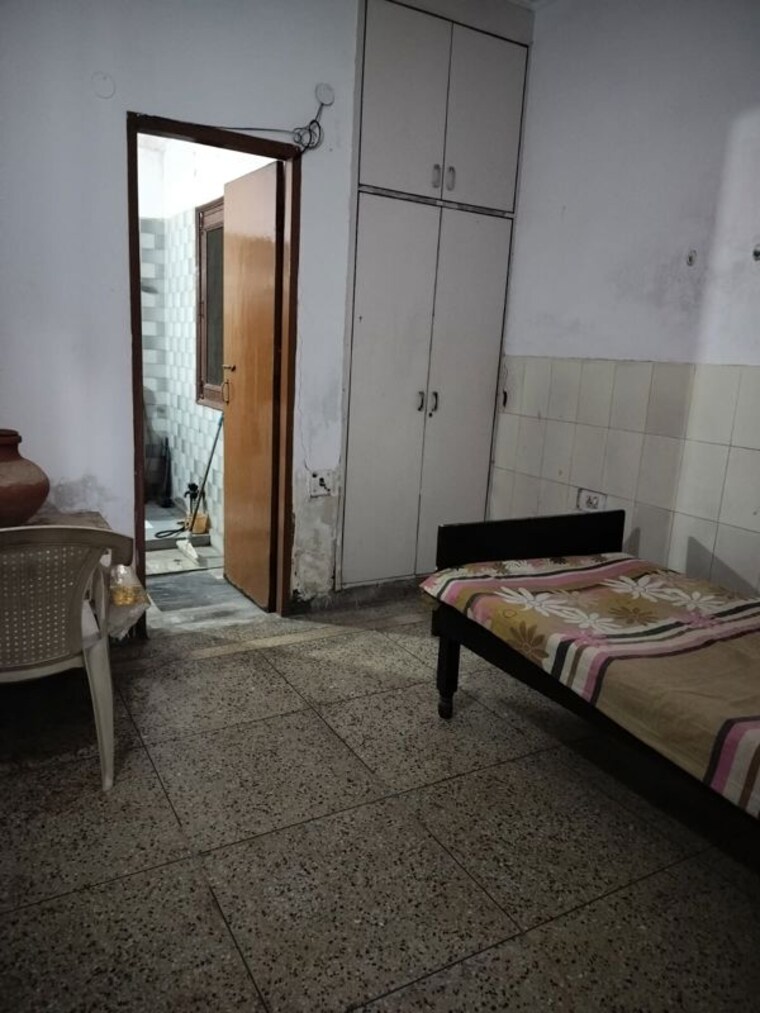 Bedroom, arun-vihar-sector-37 2 Bedroom 1000 Sq.Ft. Apartment In Sector 37 Noida 9947206