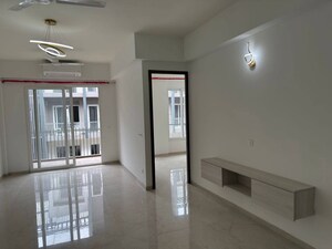 Room in 3 BHK Apartment at Smart World Orchard, Sector 61 – for Rent
