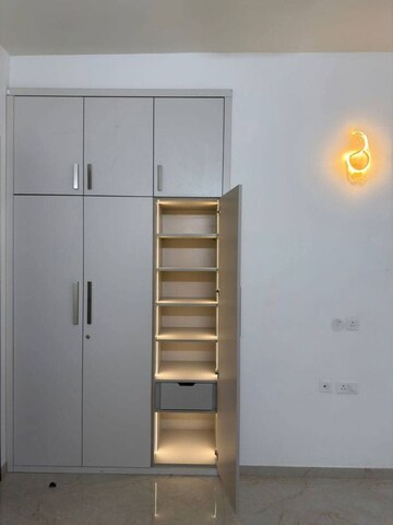 Furnished Amenities in 3 BHK Apartment at Smart World Orchard, Sector 61 – for Rent