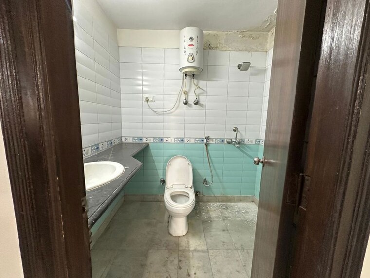 Bathroom, sector 7 dwarka 3 Bedroom 1500 Sq.Ft. Apartment In Sector 7 Dwarka Delhi 9947255