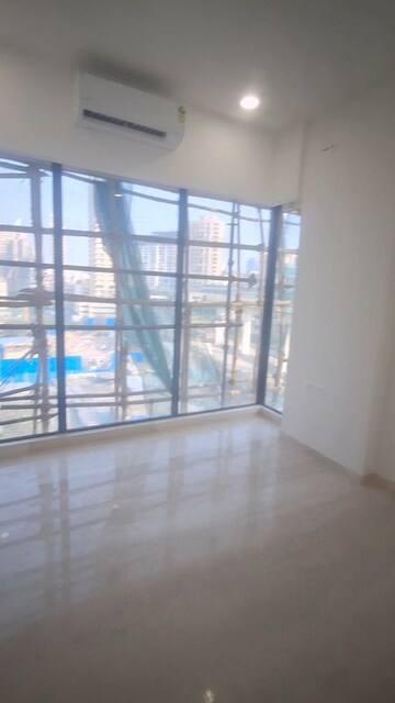 Room in 6 BHK Apartment at Prabhakar Esquina Private Residence, Oshiwara – for Sale