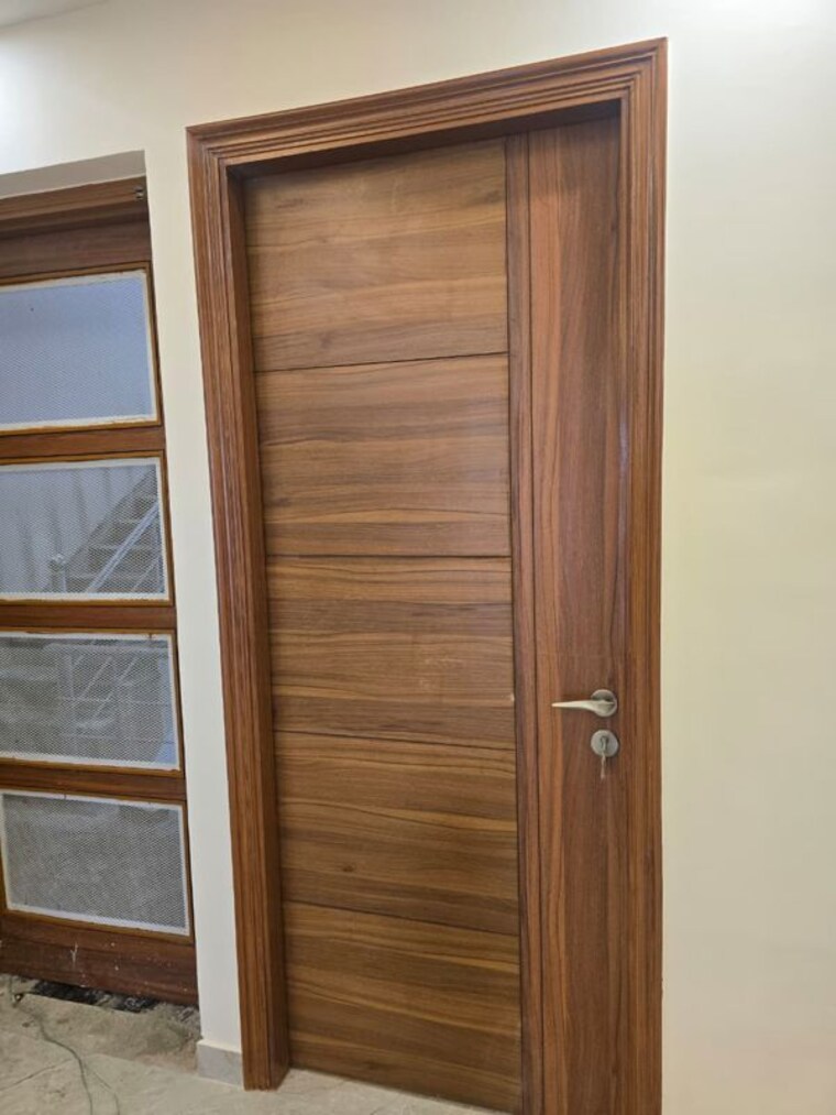 Room, puri-kohinoor 3 Bedroom 120 Sq.Yd. Builder Floor In Sector 89 Faridabad 9947305
