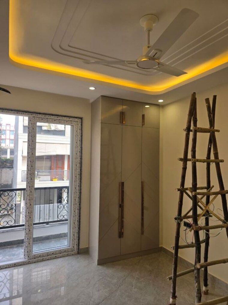 Room, puri-kohinoor 3 Bedroom 120 Sq.Yd. Builder Floor In Sector 89 Faridabad 9947305