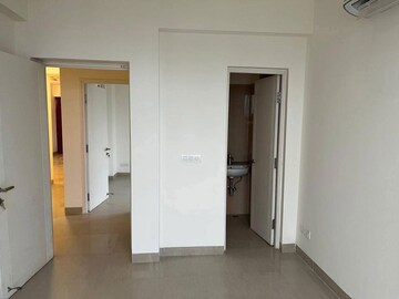 Room in 3 BHK Apartment at Smart World Orchard, Sector 61 – for Rent