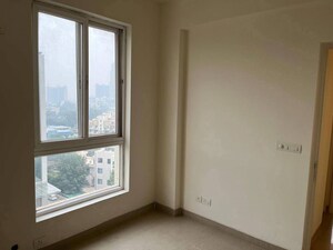 Room in 3 BHK Apartment at Smart World Orchard, Sector 61 – for Rent