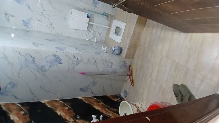 Bathroom, jogabai extension 3 Bedroom 1035 Sq.Ft. Apartment In Jogabai Extension Delhi 9947312