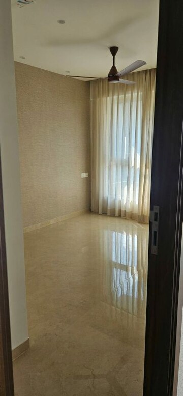 Room in 3 BHK Apartment at Hiranandani Highland, Powai – for Rent