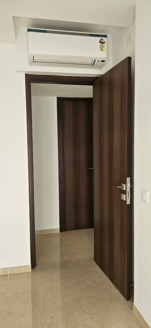 Room in 3 BHK Apartment at Hiranandani Highland, Powai – for Rent