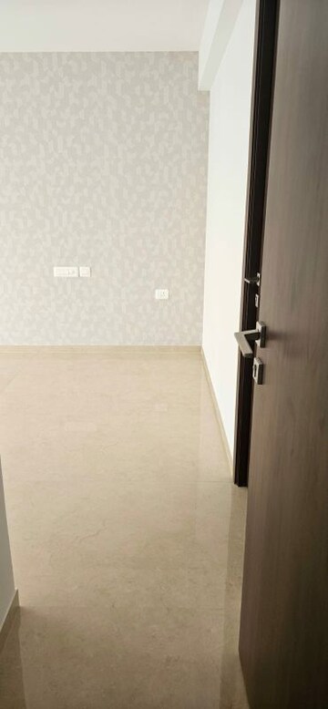 Room in 3 BHK Apartment at Hiranandani Highland, Powai – for Rent