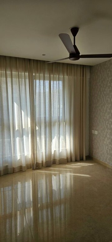 Room in 3 BHK Apartment at Hiranandani Highland, Powai – for Rent