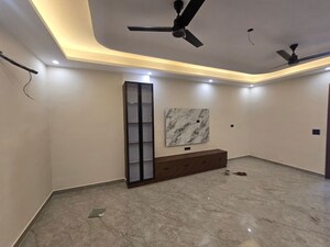 Room in 3 BHK Builder Floor at Puri Kohinoor, Sector 89 – for Sale