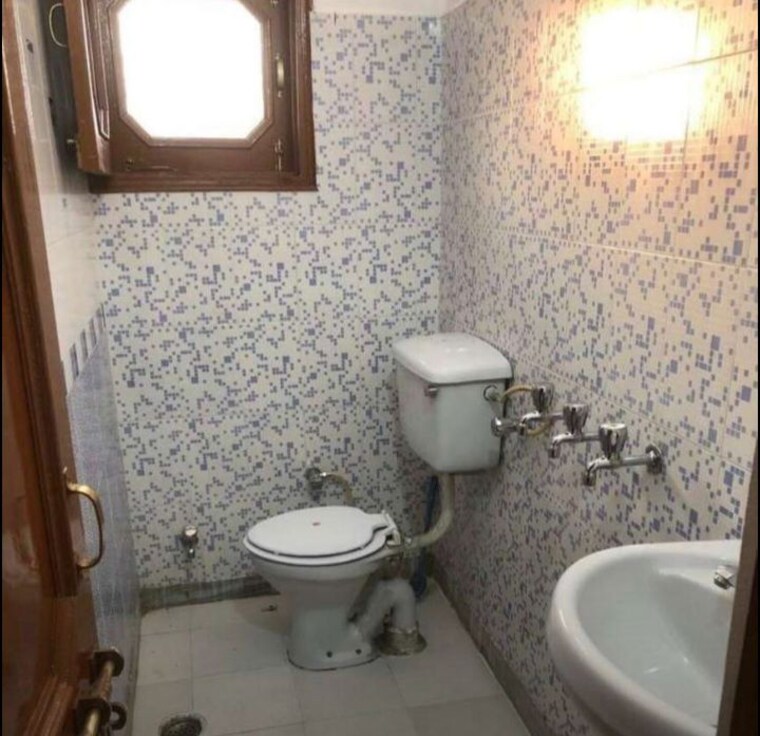 Bathroom, sector 35 2 Bedroom 800 Sq.Ft. Builder Floor In Sector 35 Chandigarh 9947329