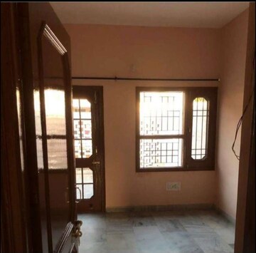 Room in 2 BHK Builder Floor at Sector 35 – for Rent