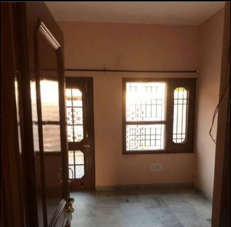 Room, sector 35 2 Bedroom 800 Sq.Ft. Builder Floor In Sector 35 Chandigarh 9947329