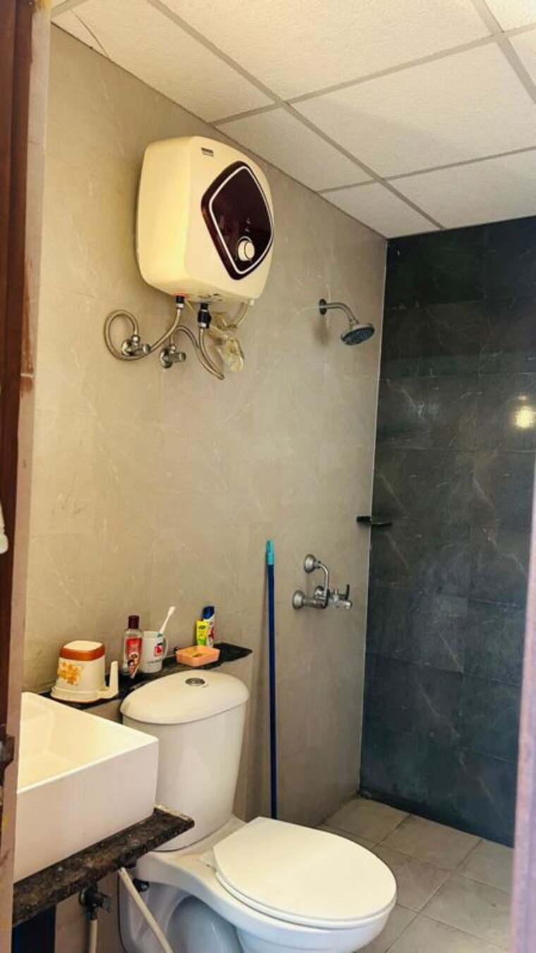 Bathroom, sushma-chandigarh-grande 1 Bedroom 725 Sq.Ft. Apartment In Lohgarh Zirakpur 9947351