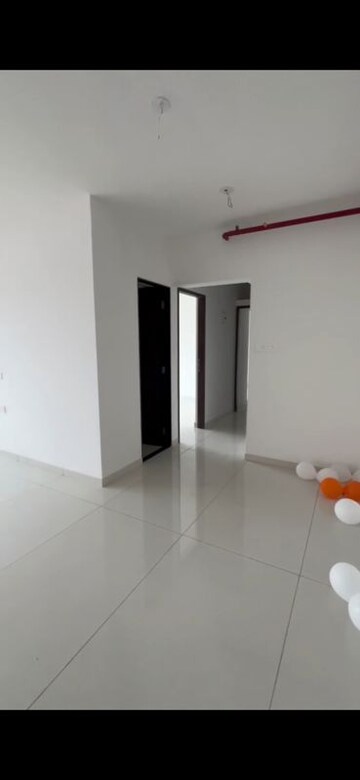 Room in 2 BHK Apartment at Arkade Aspire, Goregaon East – for Rent