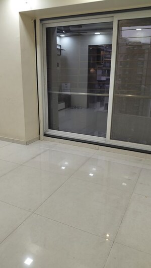 Room in 2 BHK Apartment at Tricity palacio, Seawoods – for Sale