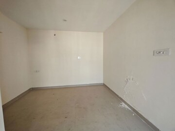 Room in 4 BHK Apartment at Chembur – for Rent