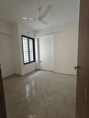 Room in 2 BHK Apartment at Unique Youtopia, Kharadi – for Rent