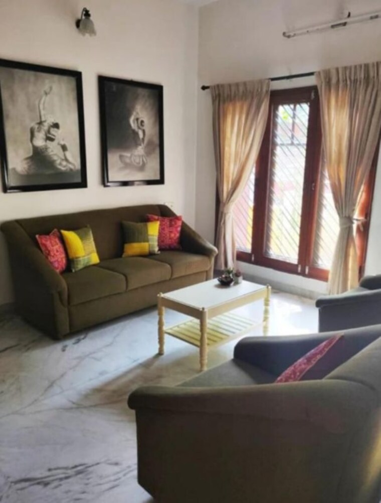 Living Room, pitampura 2.5 Bedroom 1100 Sq.Ft. Apartment In Pitampura Delhi 9919705