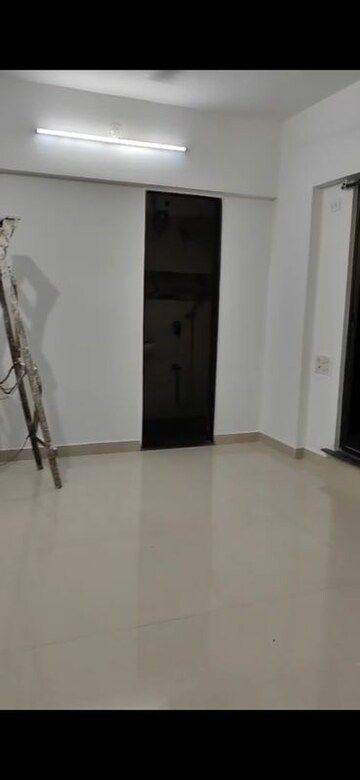 Master Bedroom in 2 BHK Apartment at Mandalik Nagar CHS, Malad West – for Rent