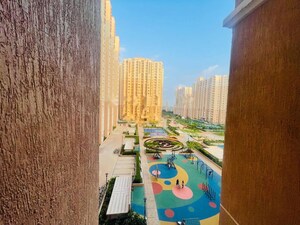 Swimming Pool in 2 BHK Apartment at Prestige Finsbury Park Hyde, Bagaluru – for Rent