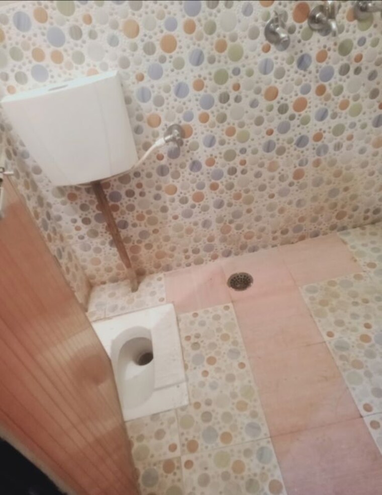 Bathroom, aliganj 1 Bedroom 451 Sq.Ft. Independent House In Aliganj Lucknow 9947589