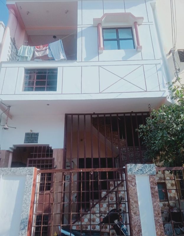 1 BHK + Study Room Independent House For Rent in Aliganj