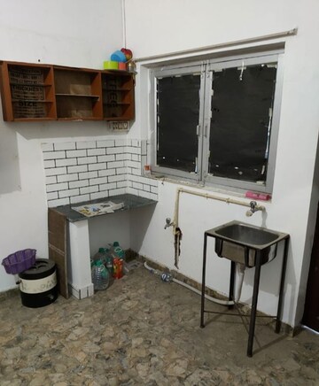 Master Bedroom in 1 BHK Villa at Aliganj – for Rent