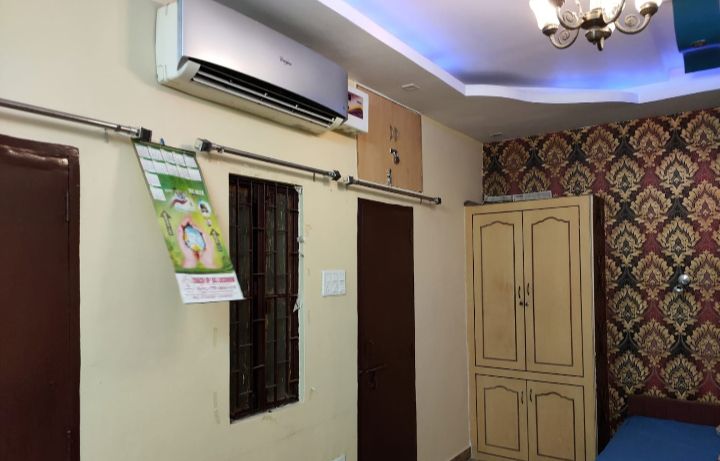 1 BHK + Study Room Villa For Rent in Aliganj