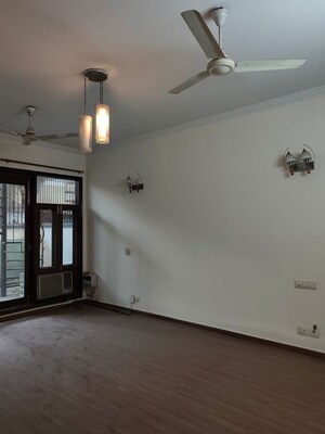 Room in 3 BHK Apartment at M3M Golf Estate, Sector 65 – for Sale