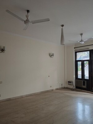 Room in 3 BHK Apartment at M3M Golf Estate, Sector 65 – for Sale