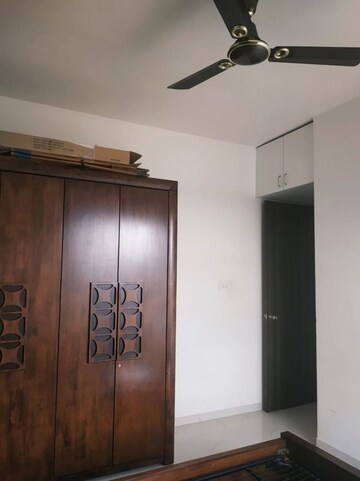 Room in 1.5 BHK Apartment at PGD Pinnacle, Mundhwa – for Rent