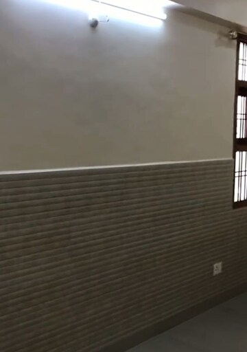 Room in 2 BHK Villa at Aliganj – for Rent