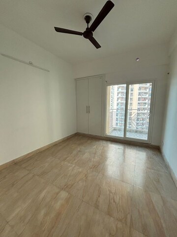 Room in 3.5 BHK Apartment at Migsun Twiinz, Eta Ii Greater Noida – for Sale