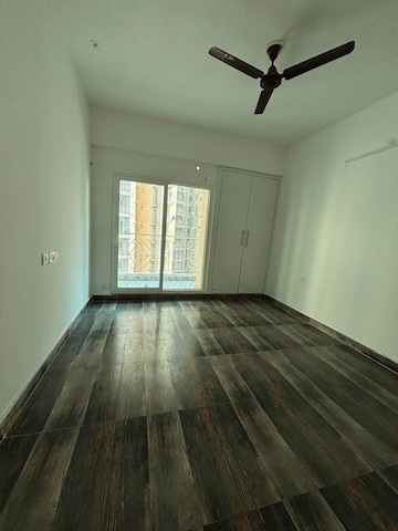 Room in 3.5 BHK Apartment at Migsun Twiinz, Eta Ii Greater Noida – for Sale