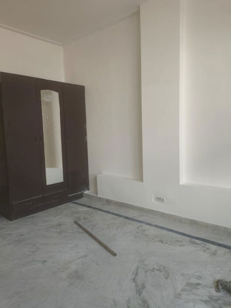 Room, sector 23a 2 Bedroom 1200 Sq.Ft. Builder Floor In Sector 23a Gurgaon 9947795