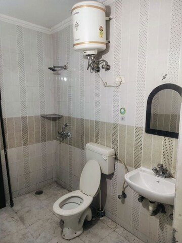Bathroom in 1 BHK Builder Floor at Sector 40 – for Rent