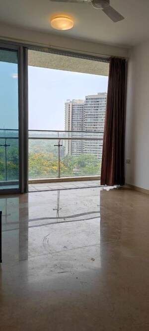 Room in 2.5 BHK Apartment at Oberoi Realty Splendor, Andheri East – for Rent