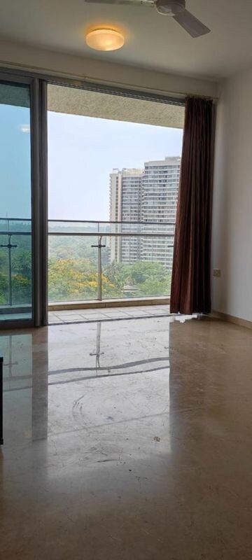 Room in 2.5 BHK Apartment at Oberoi Realty Splendor, Andheri East – for Rent
