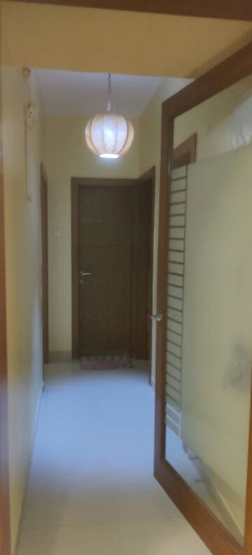 Room in 3 BHK Apartment at Raheja Sherwood, Goregaon East – for Rent