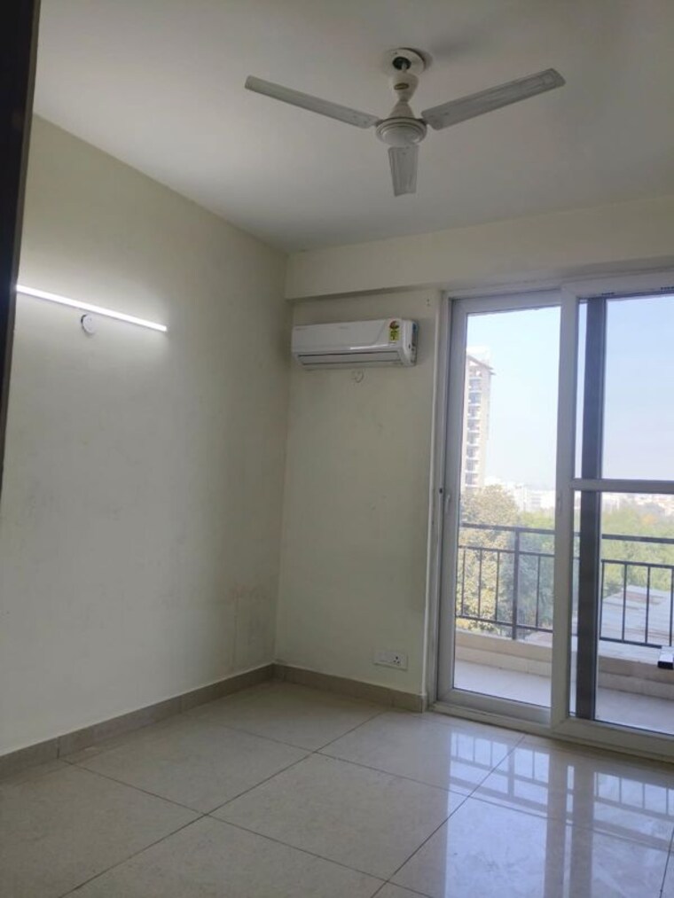 Room, international airport road 3.5 Bedroom 2350 Sq.Ft. Apartment In International Airport Road Zirakpur 9947855