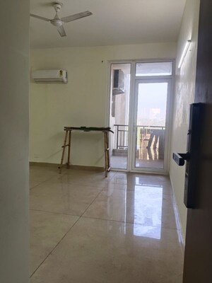 Room in 3.5 BHK Apartment at International Airport Road – for Rent