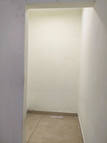 Room in 3.5 BHK Apartment at International Airport Road – for Rent