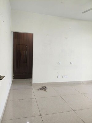 Room in 3.5 BHK Apartment at International Airport Road – for Rent