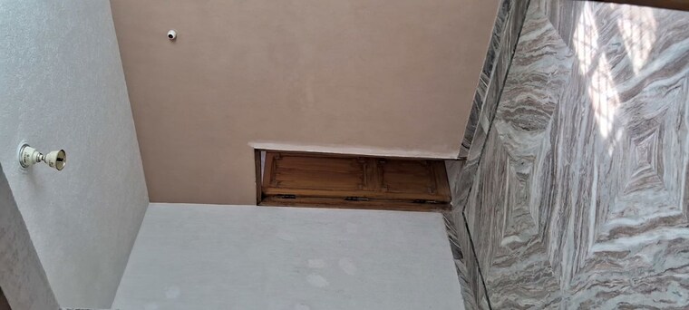 Room, govind vihar 4 Bedroom 200 Sq.Yd. Independent House In Govind Vihar Dehradun 9947886