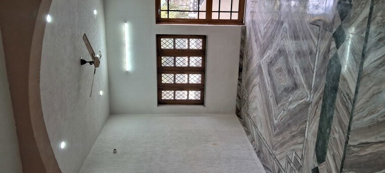 Room, govind vihar 4 Bedroom 200 Sq.Yd. Independent House In Govind Vihar Dehradun 9947886