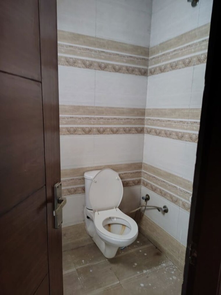 Bathroom, mrs-hi-greens 3 Bedroom 1805 Sq.Ft. Apartment In Kishanpura Zirakpur 9947892