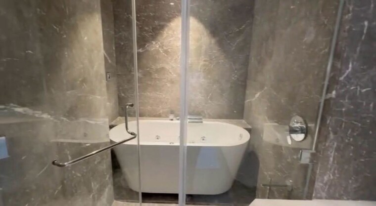 Bathroom, rustomjee-crown 4 Bedroom 2170 Sq.Ft. Apartment In Prabhadevi Mumbai 9947902