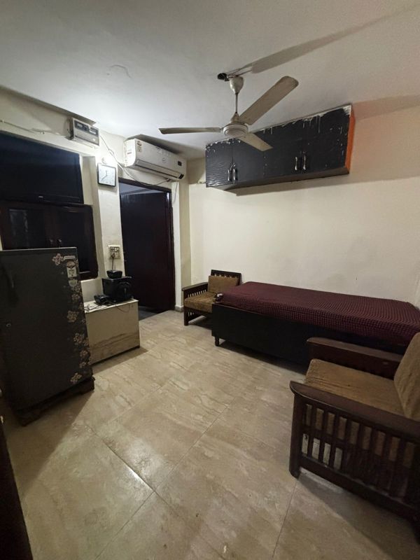 1 RkBuilder Floor For Rent in Saket